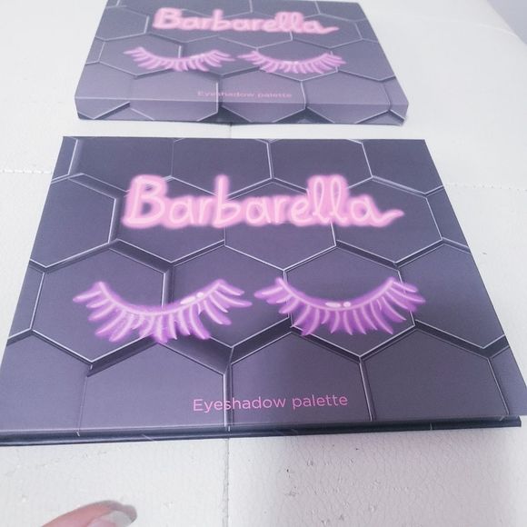 🌟HOSTPICK🌟Barbella Eyeshadow Palette| Beebeauty London - Picture 3 of 7